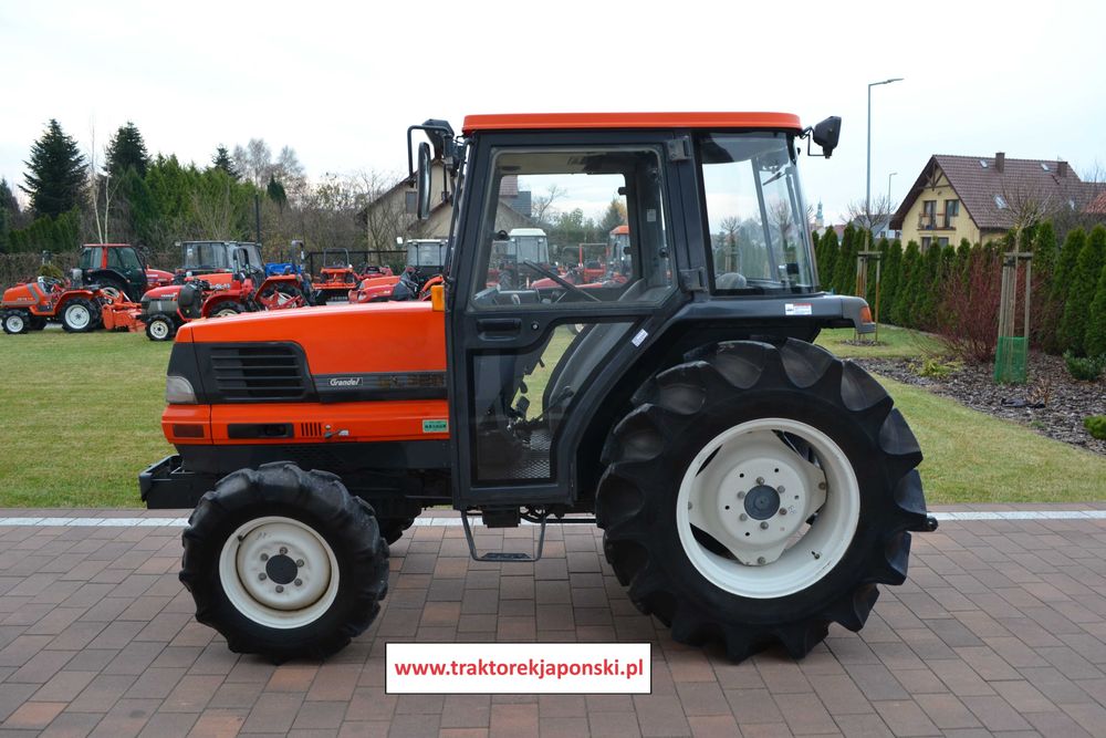 Traktorek japoński mini traktor Iseki Kubota Mocny z ładowaczem