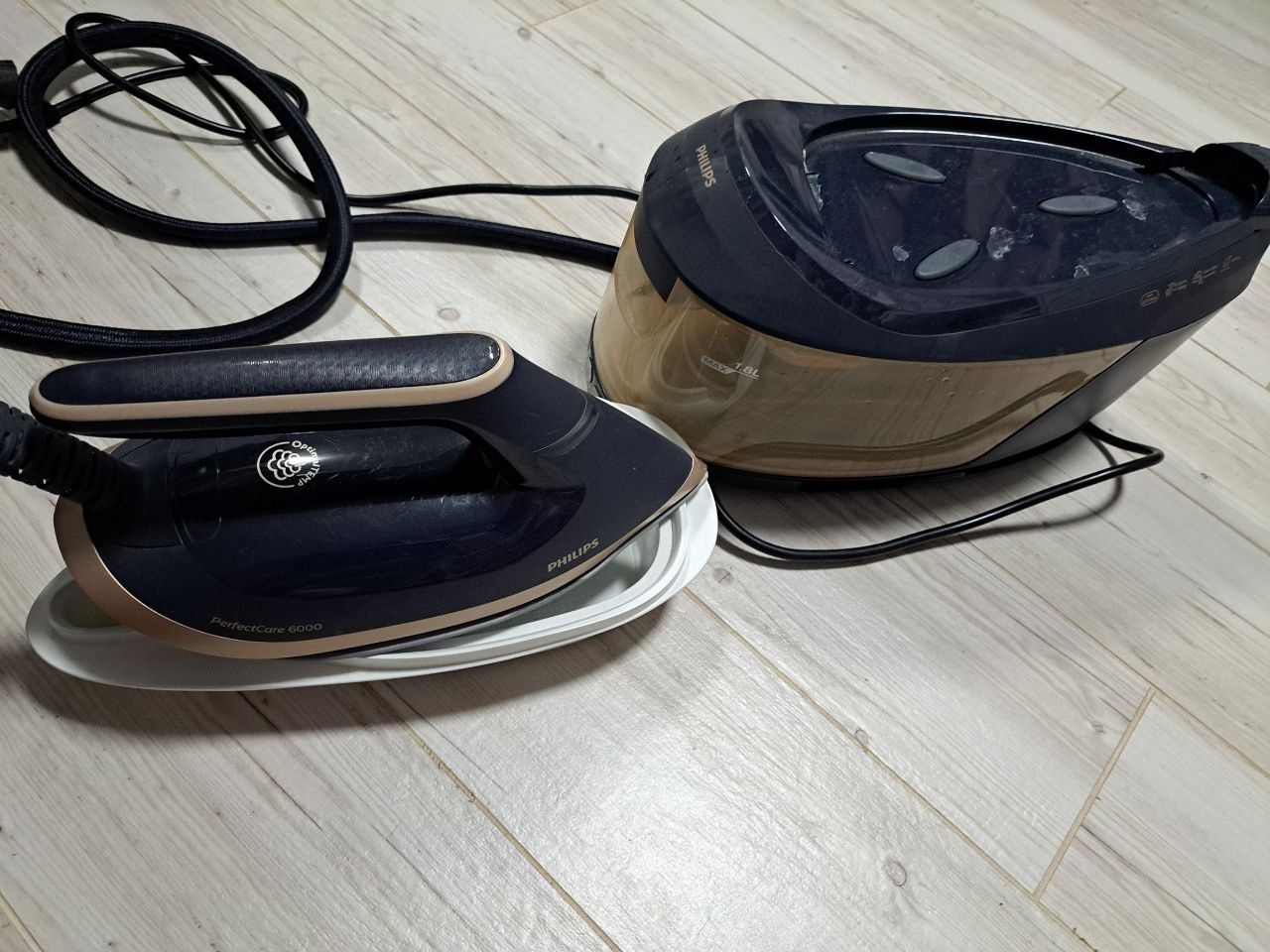 Праска з парогенератором Philips PerfectCare 6000
