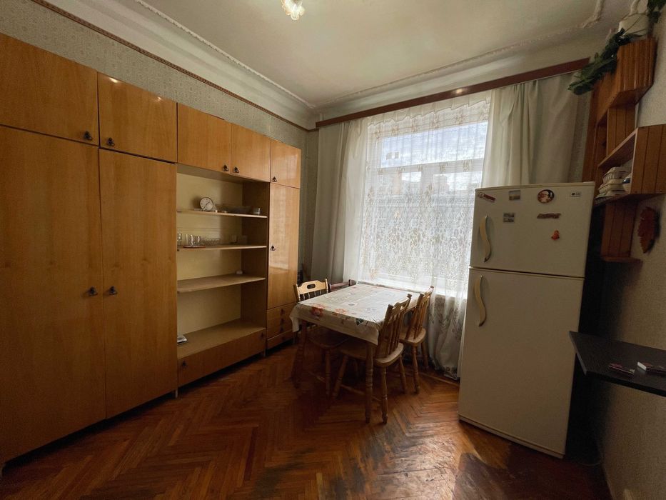 Продам Сталинку, в доме со шпилем, на Плехановской.(404261)
