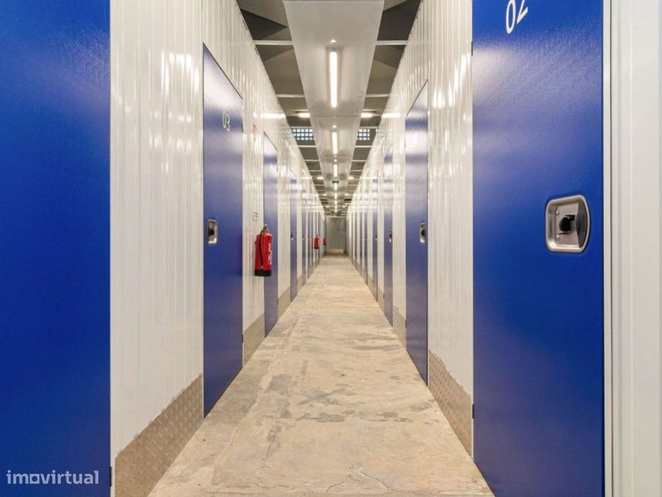 Arrecadações para arrendamento de vários tamanhos em Santo António