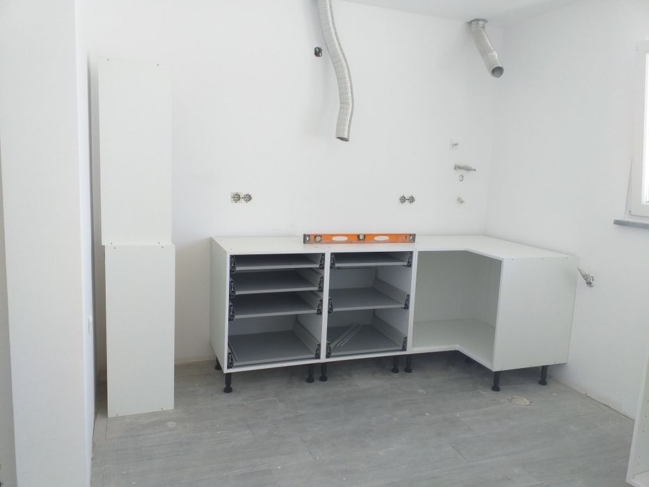 Faço pequenas pinturas e chão flutuante