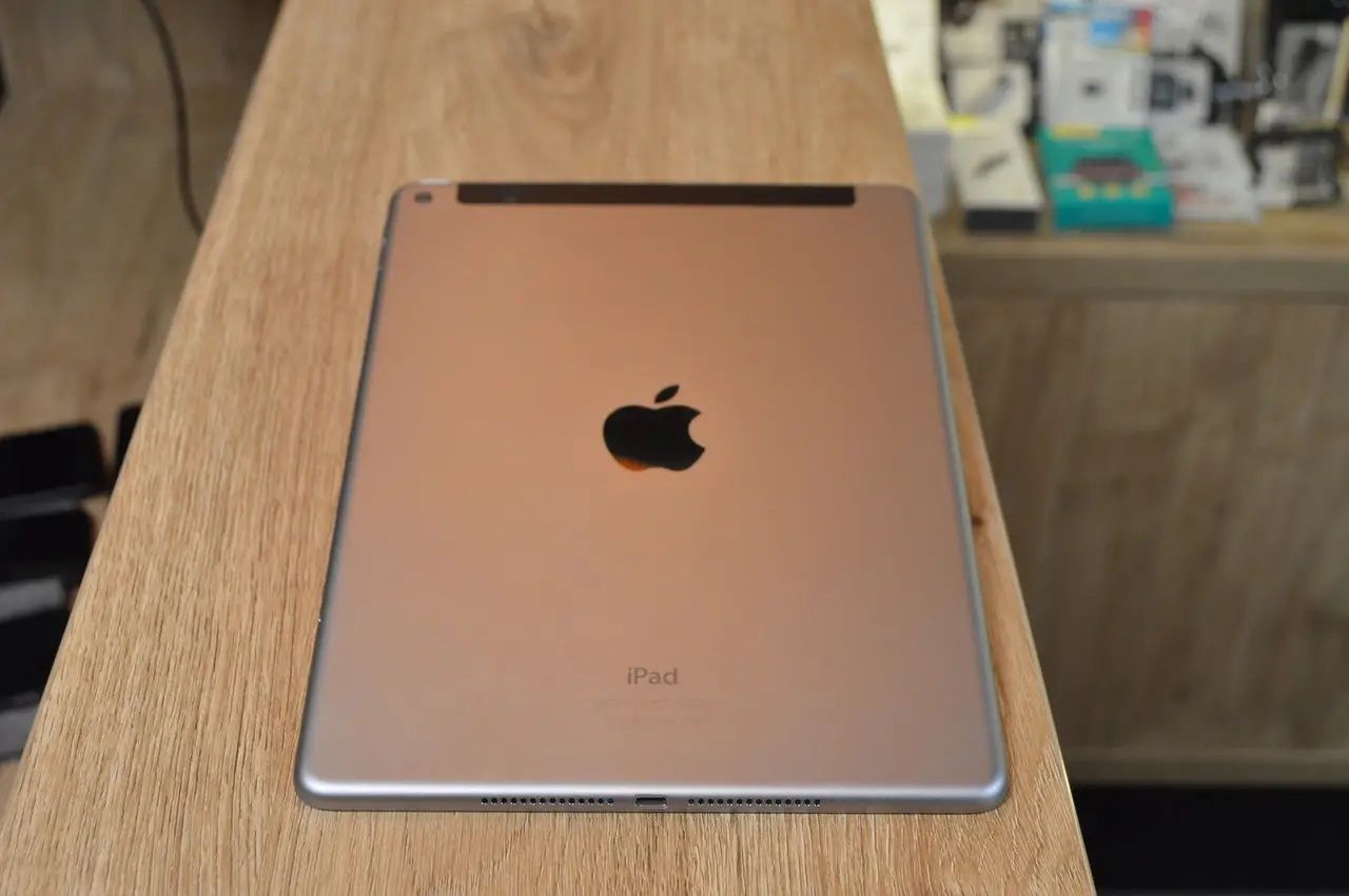 Планшет Apple iPad Air 2 64GB Wifi + LTE