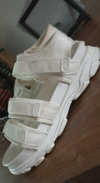 Sinsay r.39 białe piękne sandały na platformie