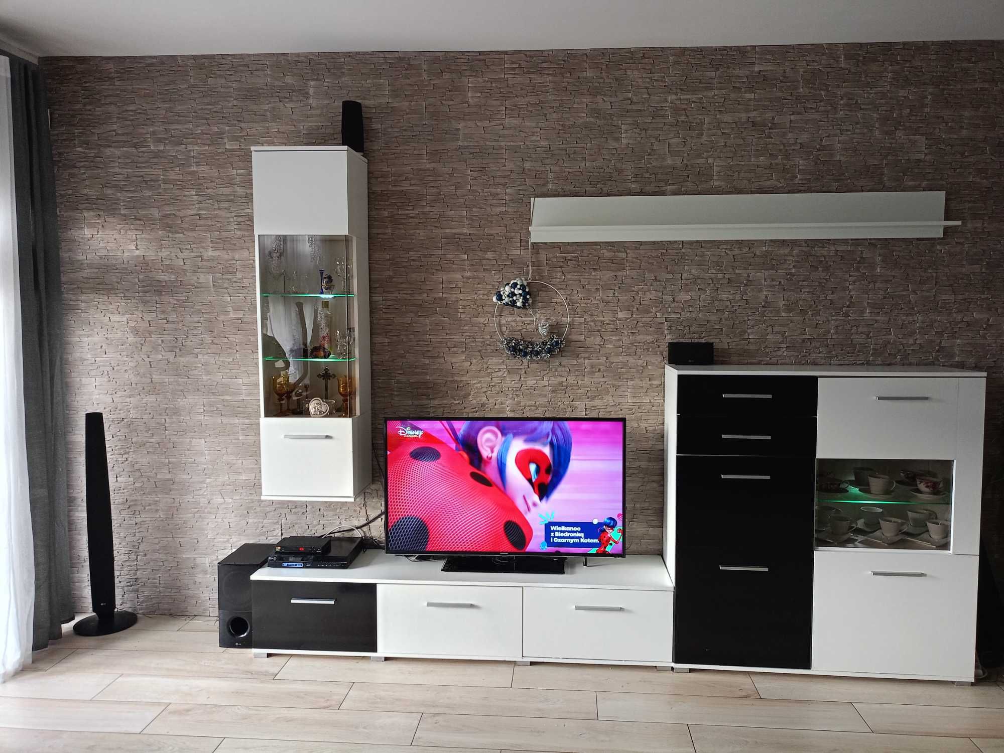 Meblościanka do salonu, komoda, witryna, szafka pod tv