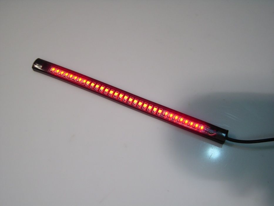 Farolim traseiro LED flexivel com piscas integrados