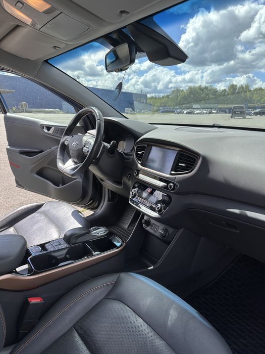 Hyundai Ionic 2017 в максимальній комплектації