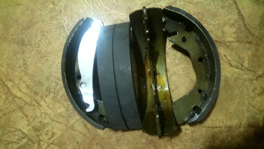 Продам новые задние колодки