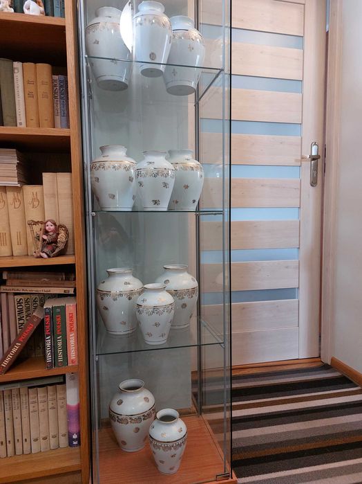 Wazony porcelanowe, Chodzież, złote zdobienia, 11 sztuk, PRL