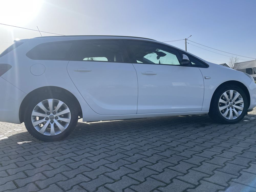 Opel Astra j 1.7cdti 110km