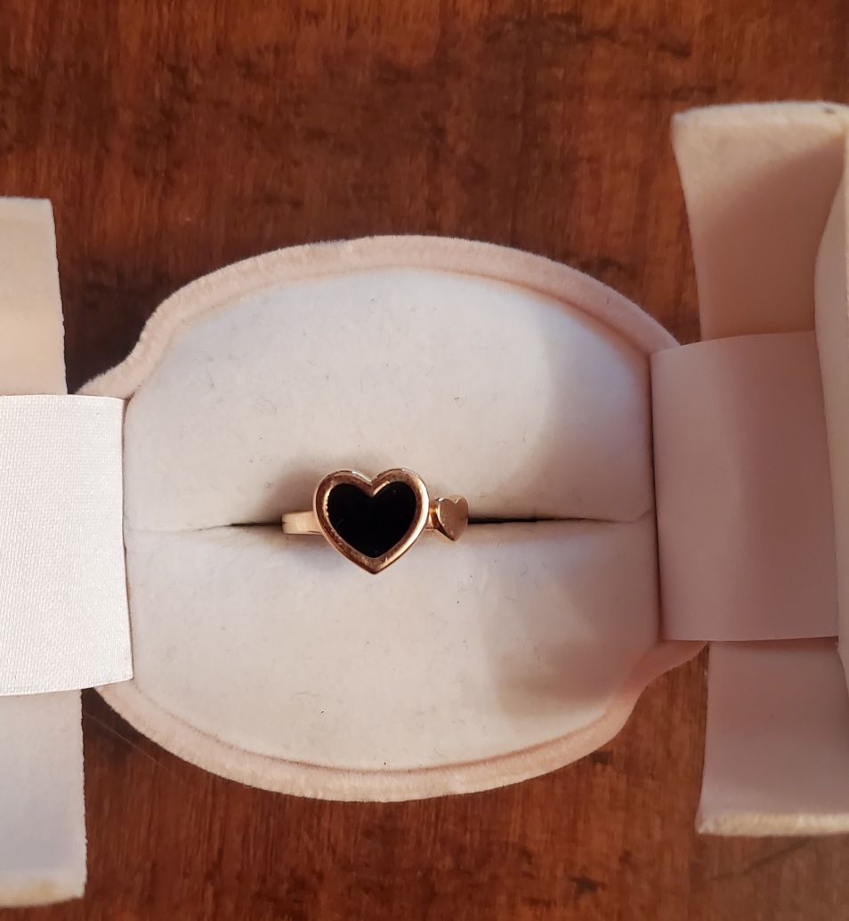 Кольцо золотое с сердечком продам