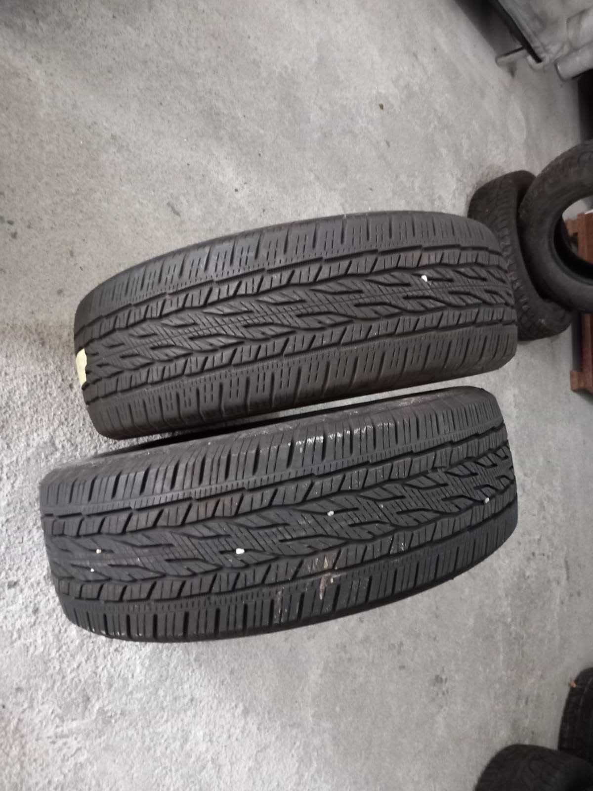 2 pneus 265/70R17 Continental seminovos