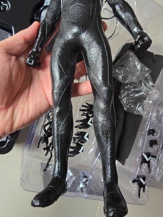 Figura Hot Toys Spider Man 2 (Video game) Peter Parker in Black Suit