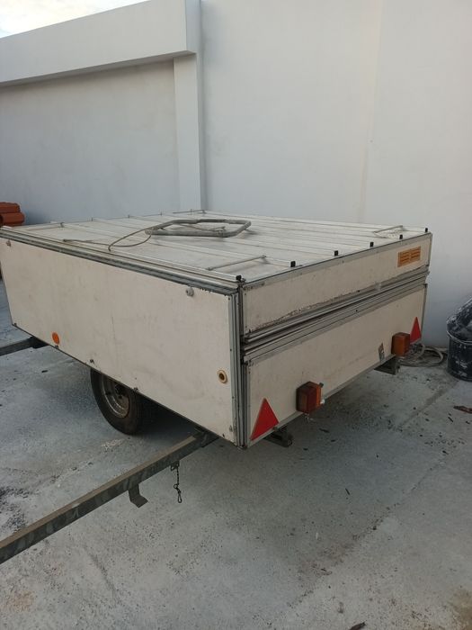 Reboque tenda desmontavel