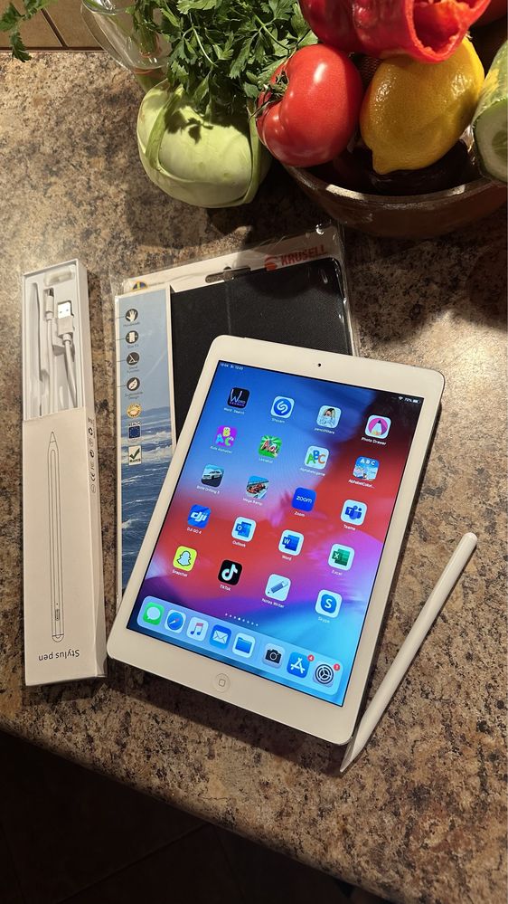 Tablet iPad Apple - super stan!