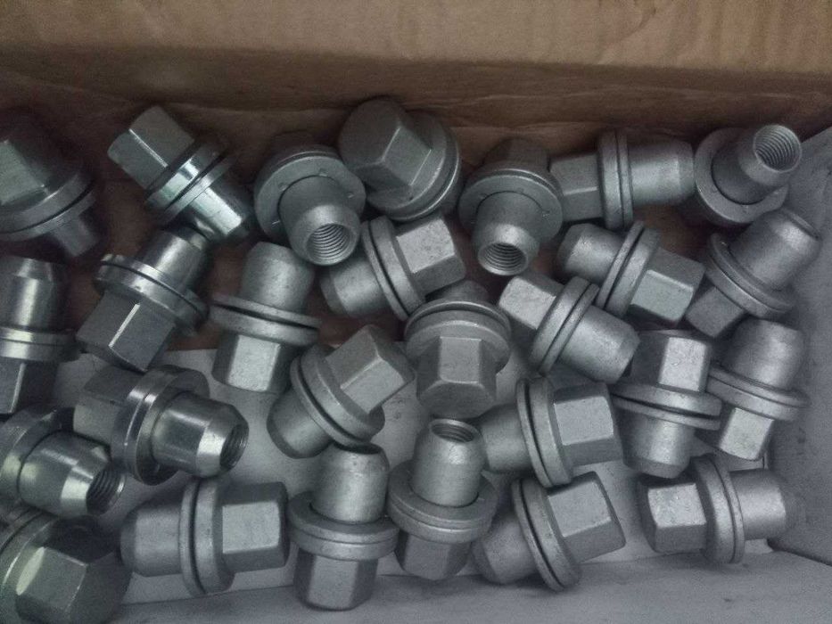 Итальянские гайки для оригинальных и неоригинальных дисков