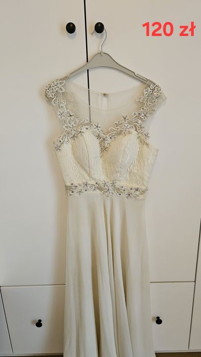 Długa kremowa sukienka