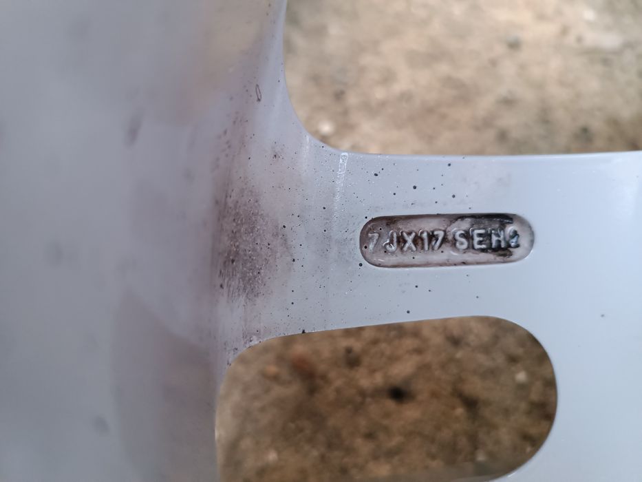 felgi aluminiowe opony zimowe  Land rover discovery 3 7j 17 et53