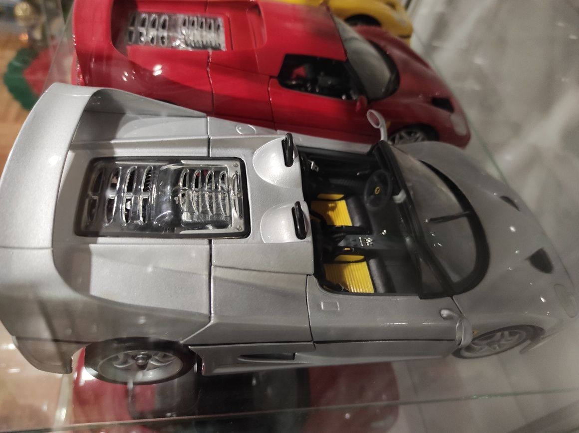 1:18 Ferrari F50 hotwheels cinza e amarelo