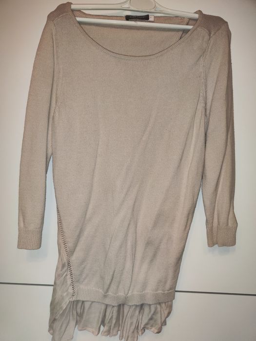 Elegancki beżowy sweter z koszula