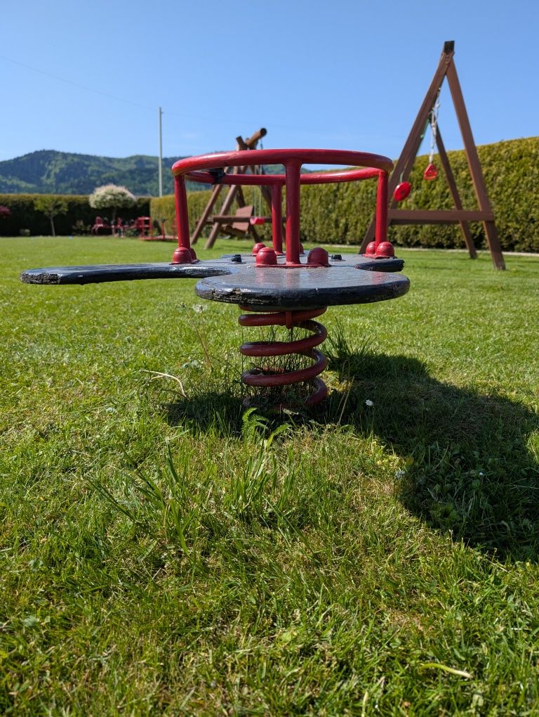 Bujak ogrodowy na sprężynie, na trzy miejsca.