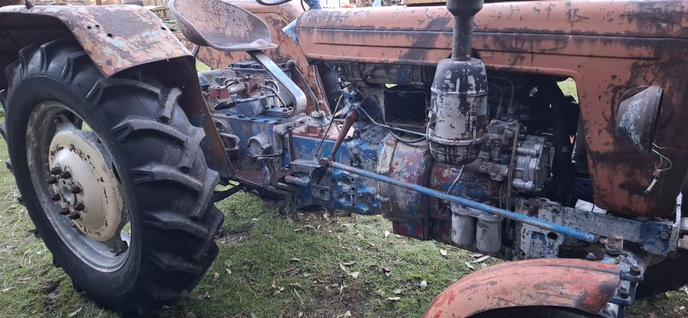 Ciagnik URSUS C 330 czesci przod os silnik skrzynia zwolnice most