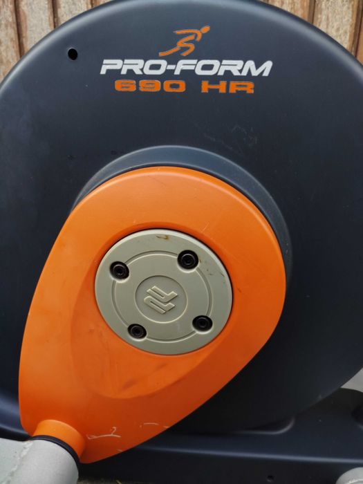 Bicicleta Elíptica Pro-form 690HR - Treino Completo e Dobrável!