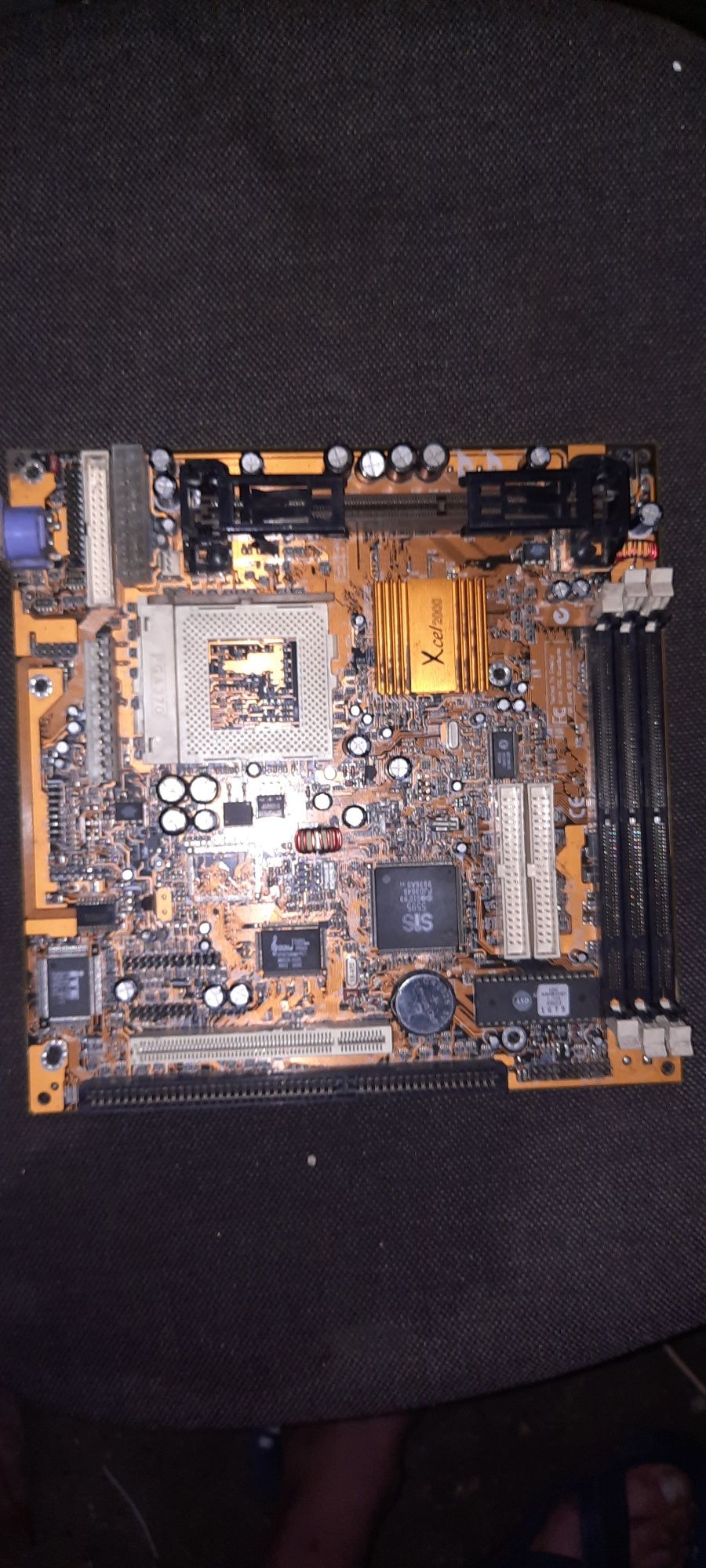 PC CHIPS M748LMRT v1.5 socket 370 Slot 1