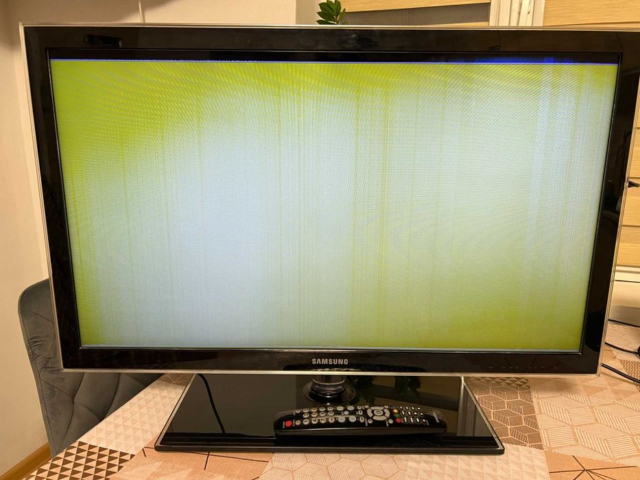 Телевізор Samsung UE32D5000 з дефектом