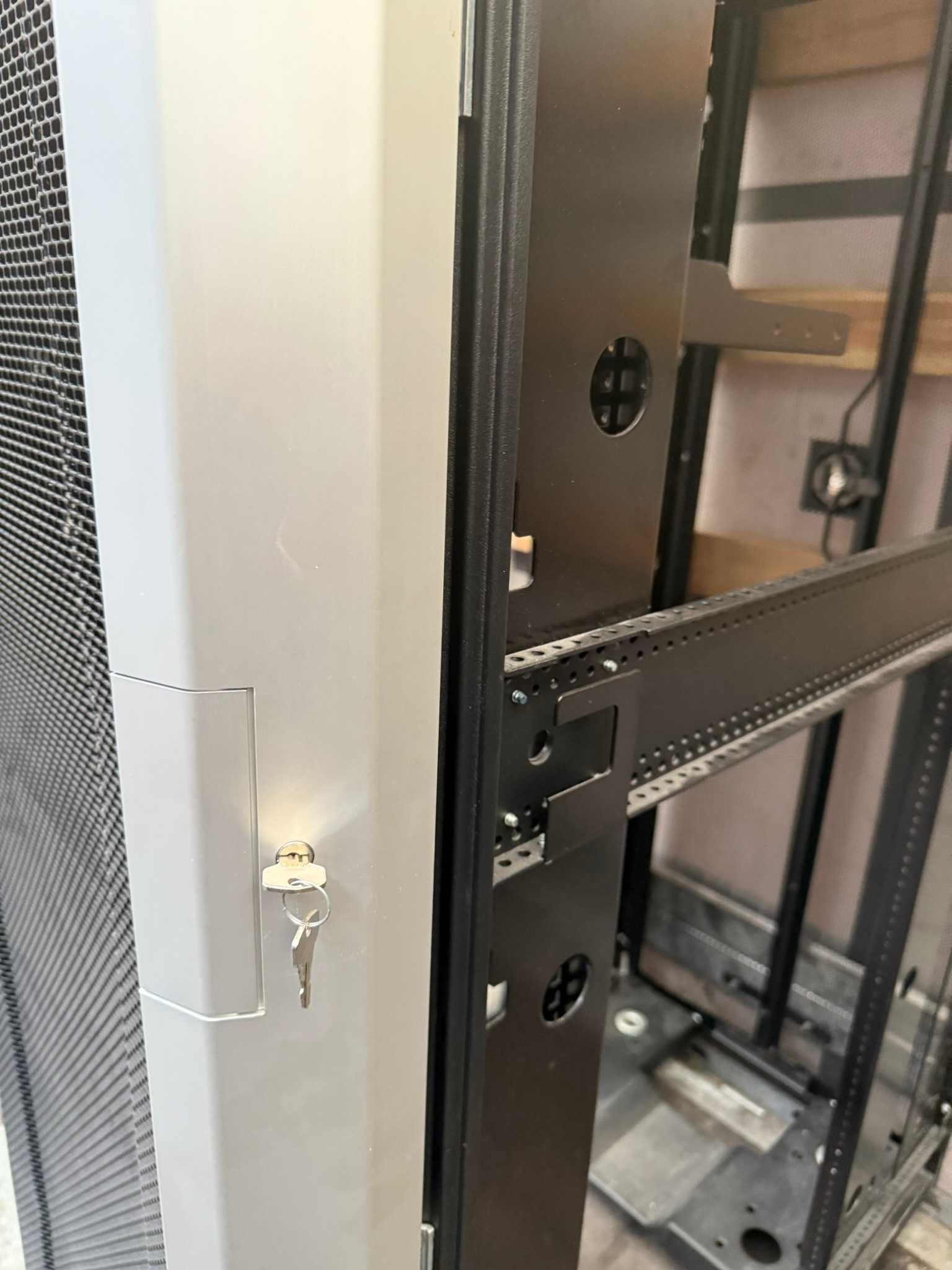 Szafa Rackowa HP Szafa serwerowa z Niemiec mocna i solidna DOWÓZ