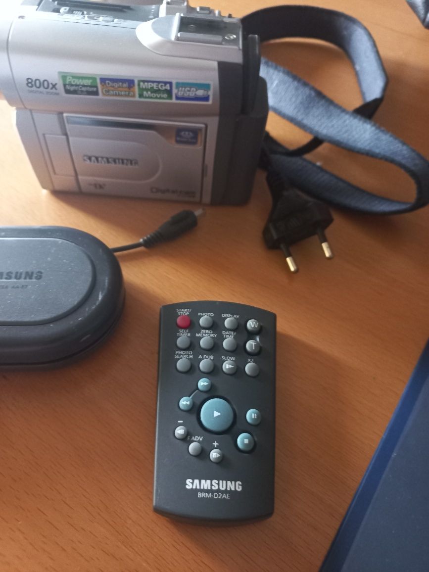 Maquina de filmar Samsung, c/carregador e saco