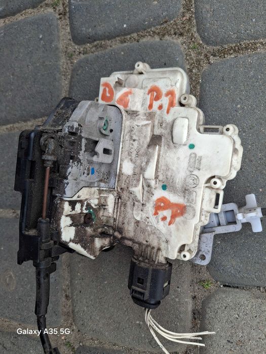 Zamek drzwi  VW Passat B6  Lewy Prawy