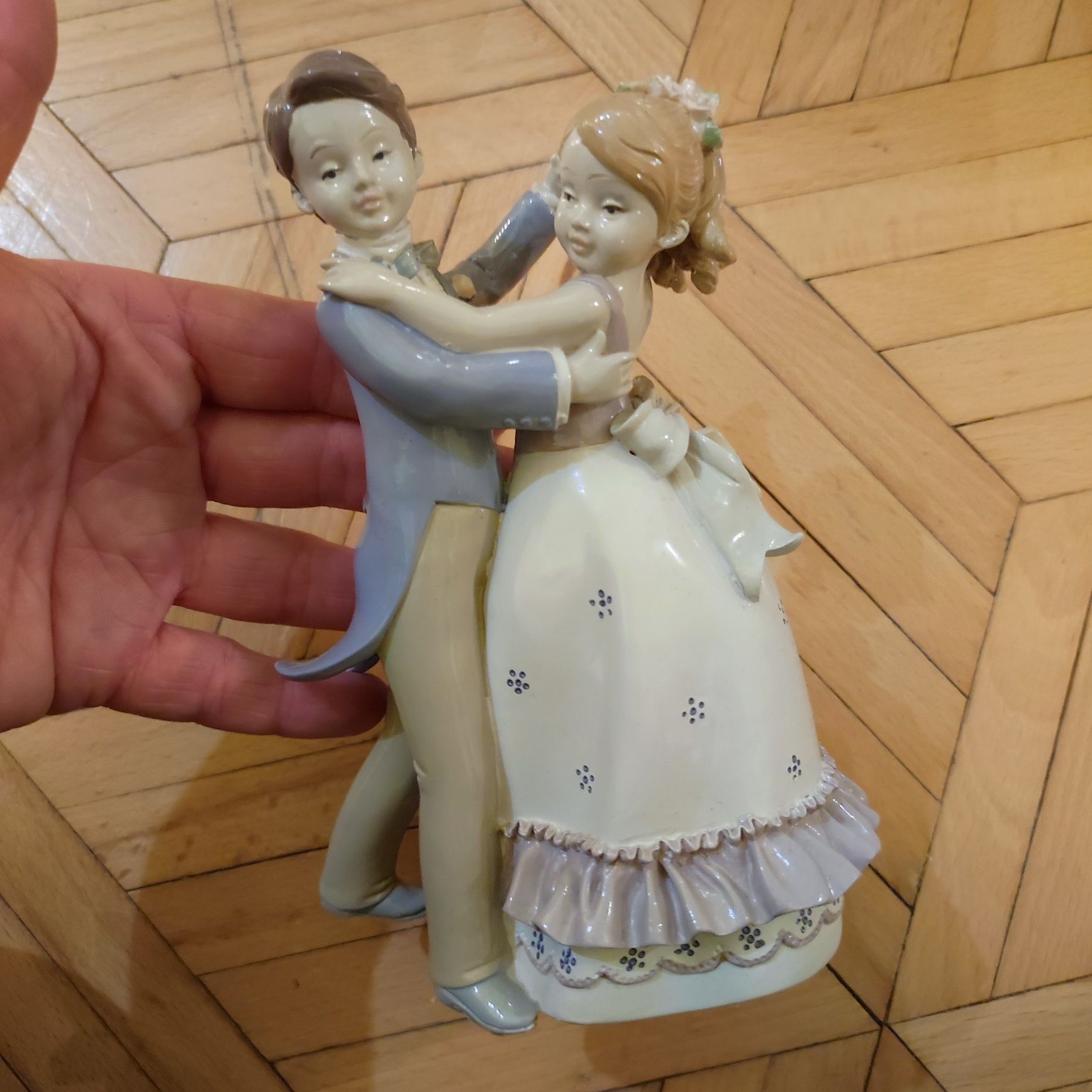 Figurka porcelanowa para młoda Santini