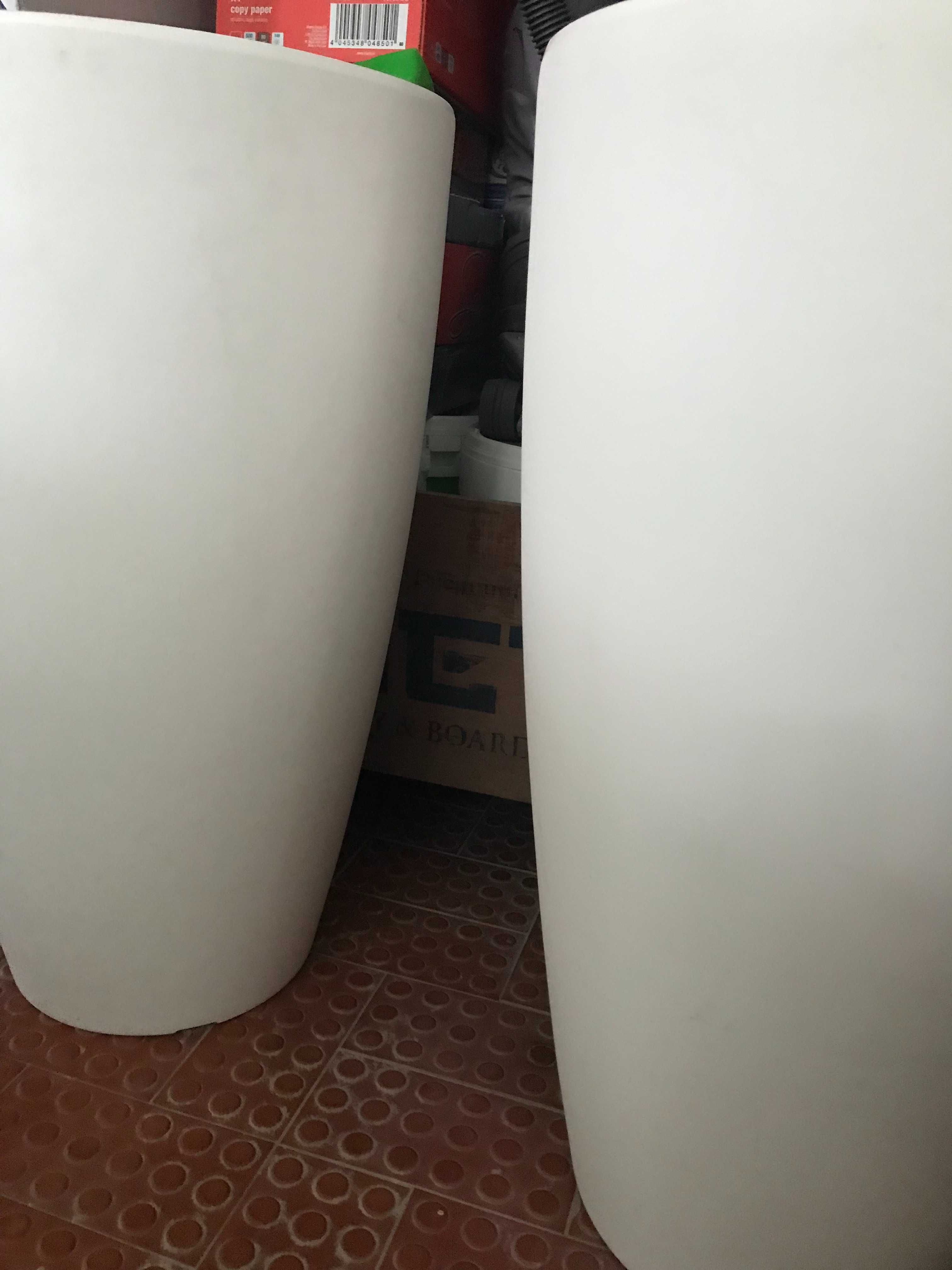 Conjunto variado de vasos novos