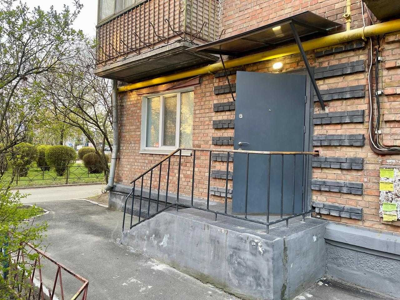 Здам примiщення 30 м2. пр-кт Повітряних сил,43  1-й поверх, є відео
