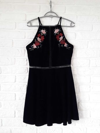 Krótka czarna sukienka welurowa haftem haftowana kwiaty New Look L 40