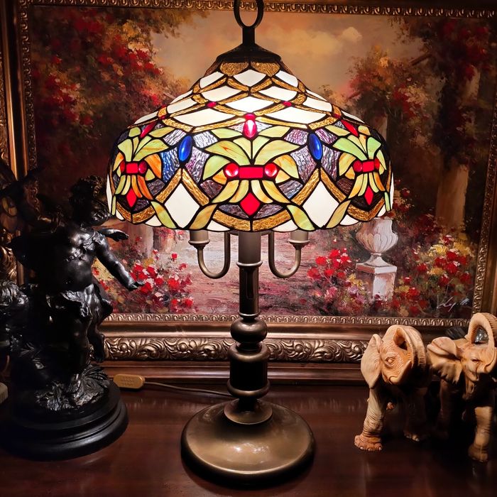 Lampa witrażowa na mosiężnej podstawie