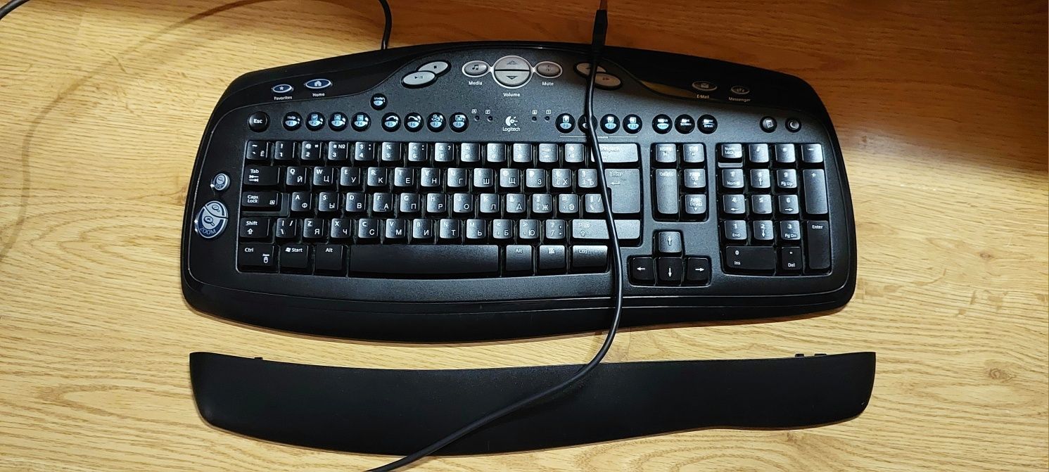 Мультимедийная клавиатура Logitech Corded Keybord  Y-B 52 RT7R15
