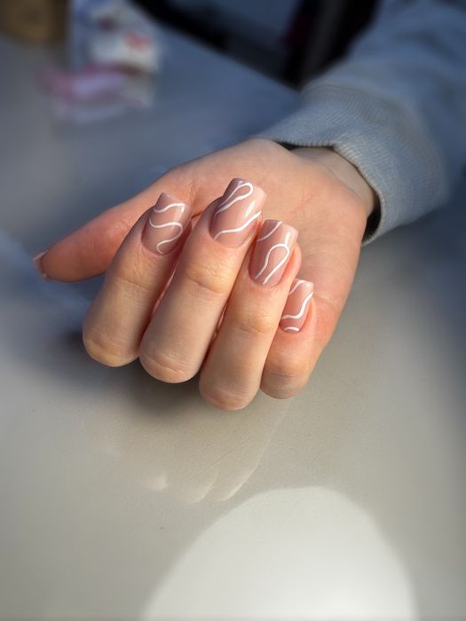 Modelki, stylizacja paznokci,hybryda