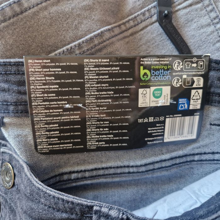 Calções bermudas de ganga novas xxl
Xl. Xxl
N 48. N 50. N 52
Fabricado