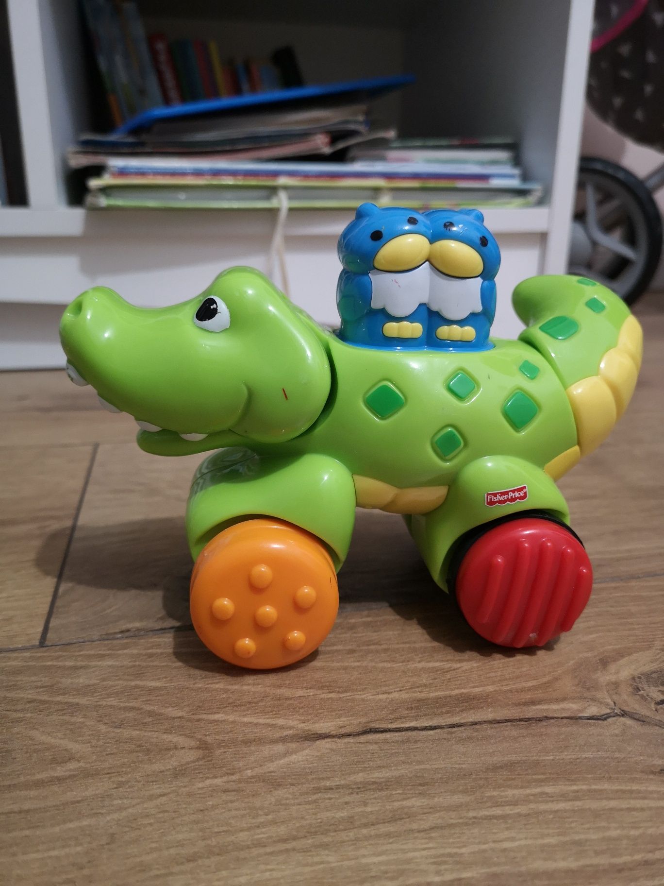 Krokodyl  samojezdny marki Fisher price