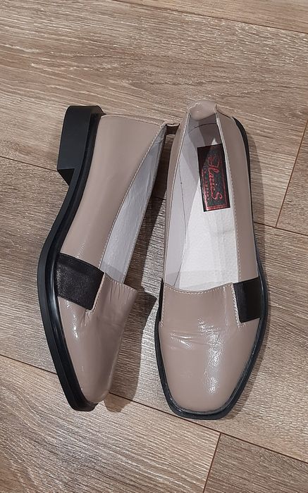 Шкіряні бежеві туфлі . Розмір 39