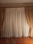 Excelente cortinados em linho e reposteiros