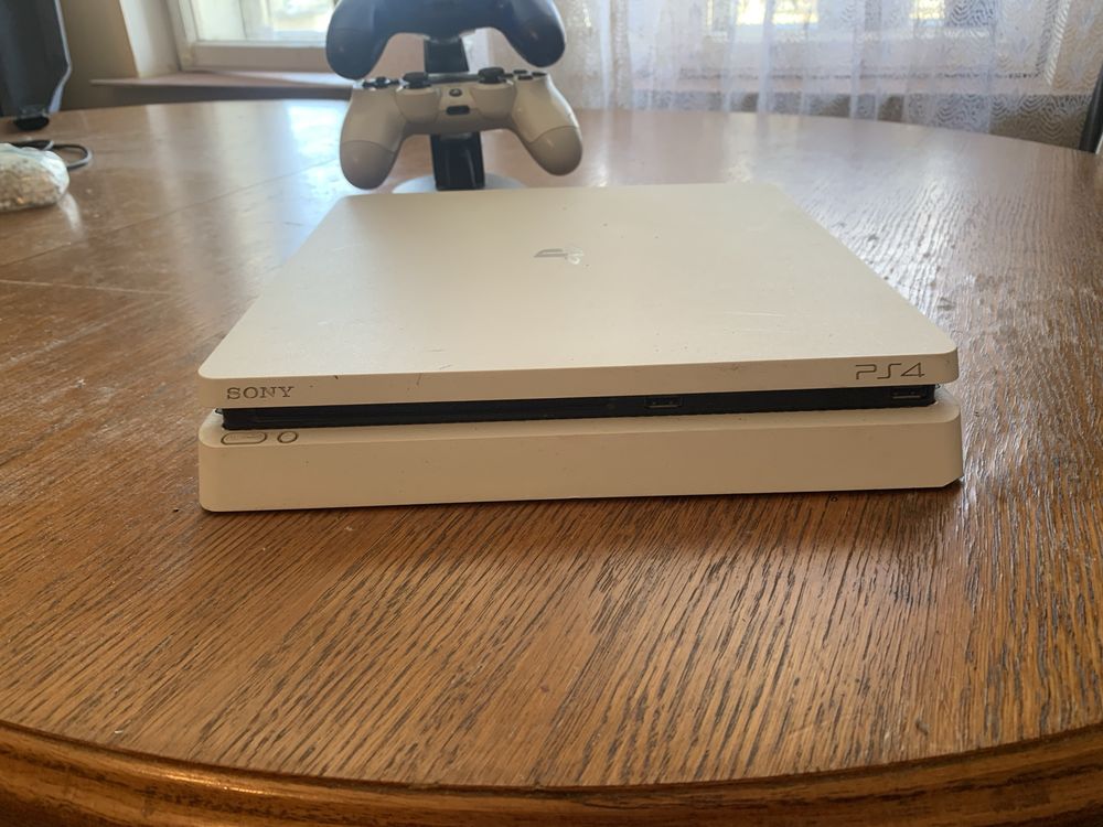 ПРОДАЮ СРОЧНО !!! Ps 4 slim