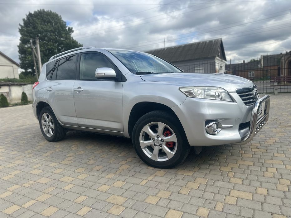 Toyota rav4  2011