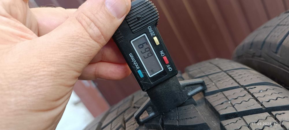 4 opony zimowe Goodyear  225/55 R18  102V