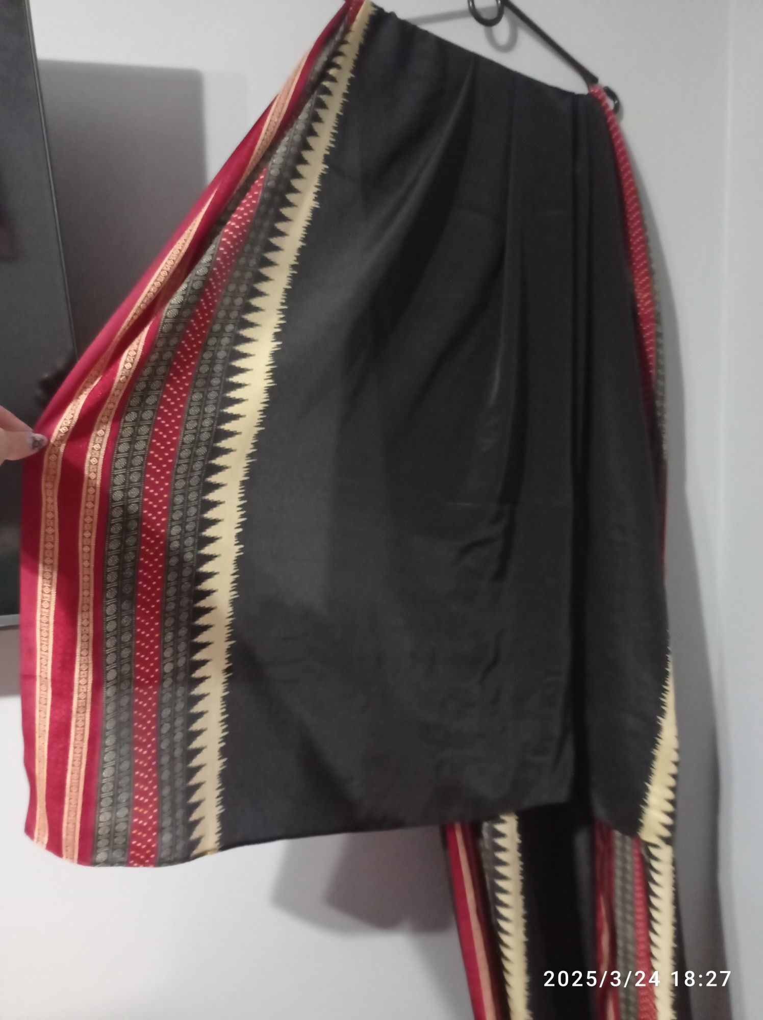 Materiał 5,25m x 113cm długi cienki wzorek zasłony