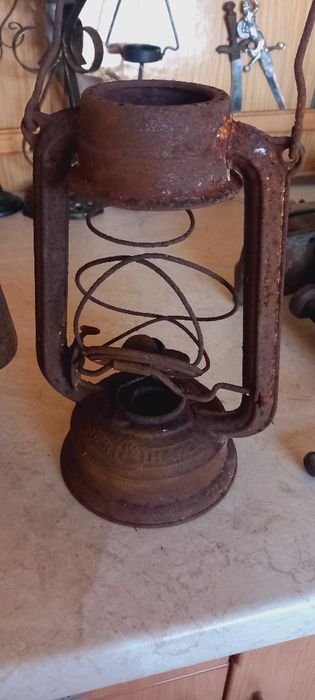 Stare lampy niekompletne