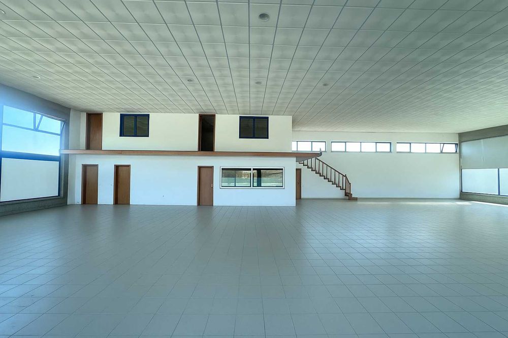 Pavilhão Amplo com Excelente Visibilidade em Trancoso