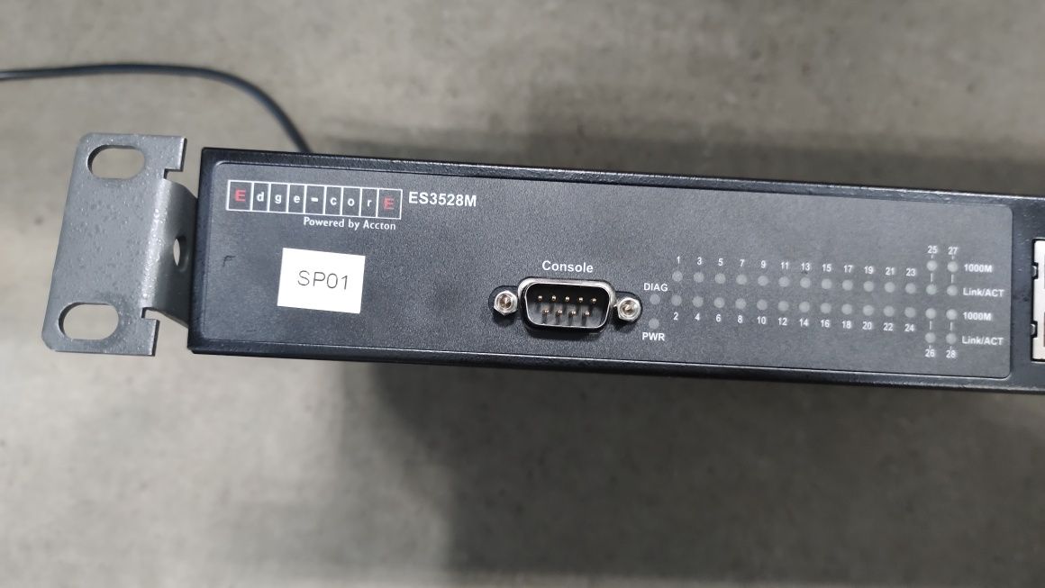 Switch Edge Core ES3528M