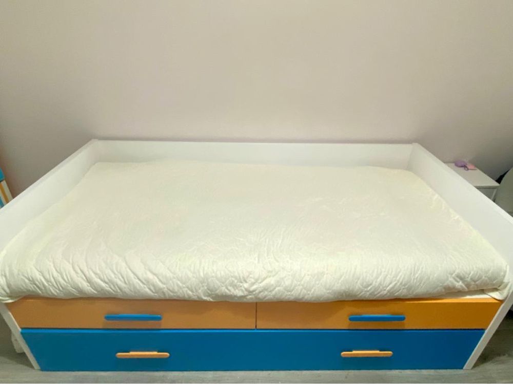 Cama individual com segunda cama elevatória